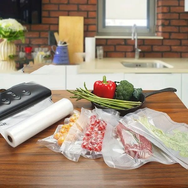 Пакети для вакууматора в рулонах 5м х 28см, 1 рулон / Вакуумні рулонні пакети для зберігання їжі 234577995 фото